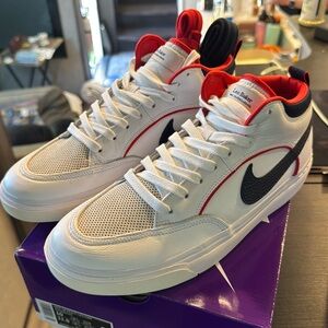 Nike SB React Leo Premium Skate Shoes size 10 men brand new in box